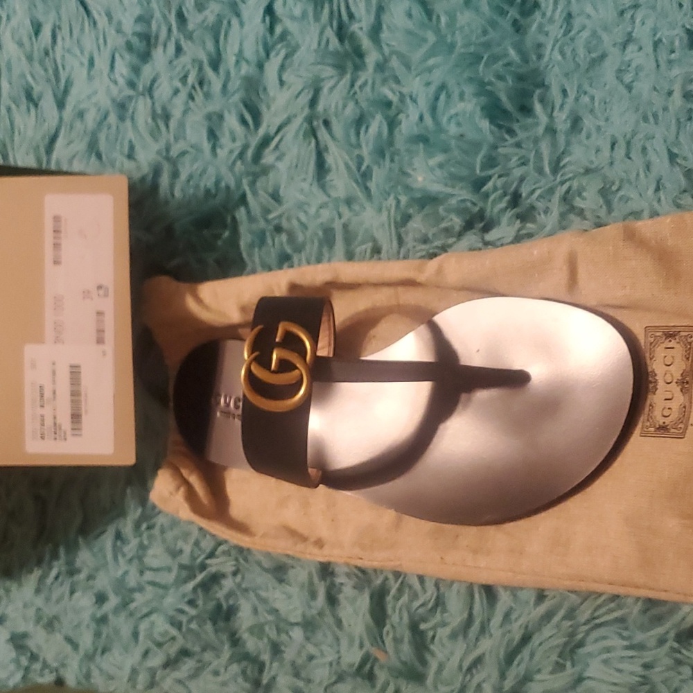 Gucci Black Flat Marmont Leather Thong! Size 39 New in Box